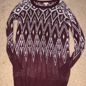Maroon white sweater